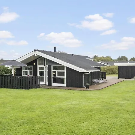 Lyly - 400m From The Sea By Interhome *